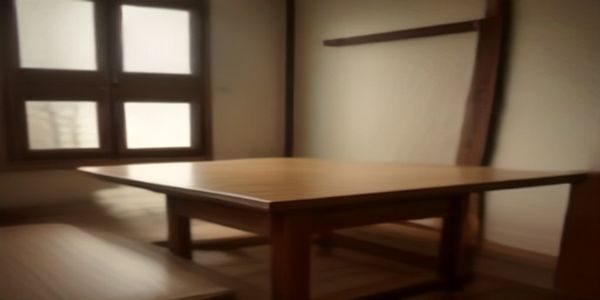 驾驶培训教室内教练向学员讲解跟车距离控制图表，专业驾驶教育场景